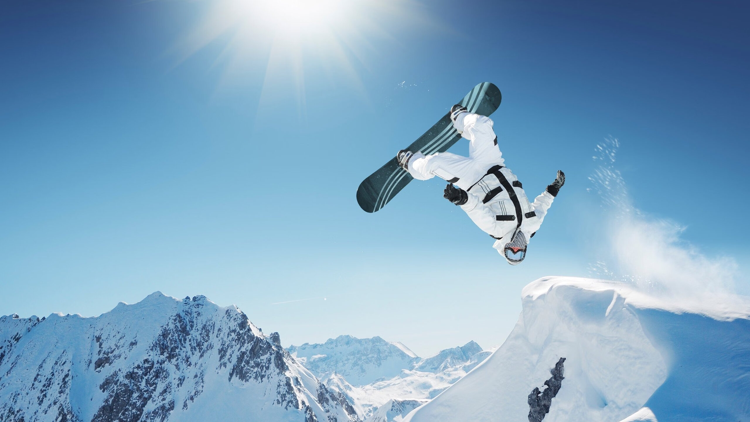 “英超强强对话：豪门对决激烈上演，榜首之争白热化”，英超豪门多